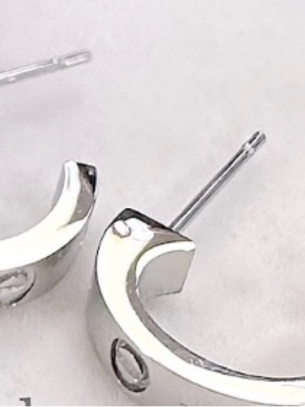 💎LUXURY EARRINGS Diamond Silver Huggie Screw Scallop Base Hoops, Pierced - Picture 2 of 2